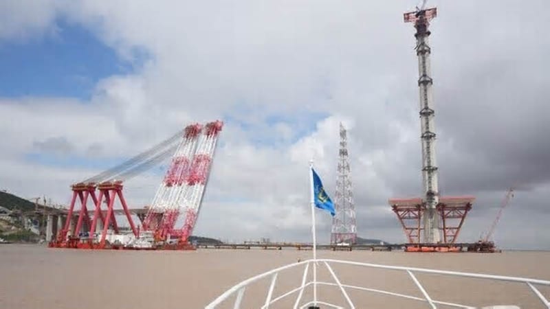 台风沙德尔逼近 浙江舟山施工船舶紧急避风
