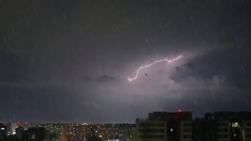 受台风紫檀残余环流影响 昆明迎降雨过程
