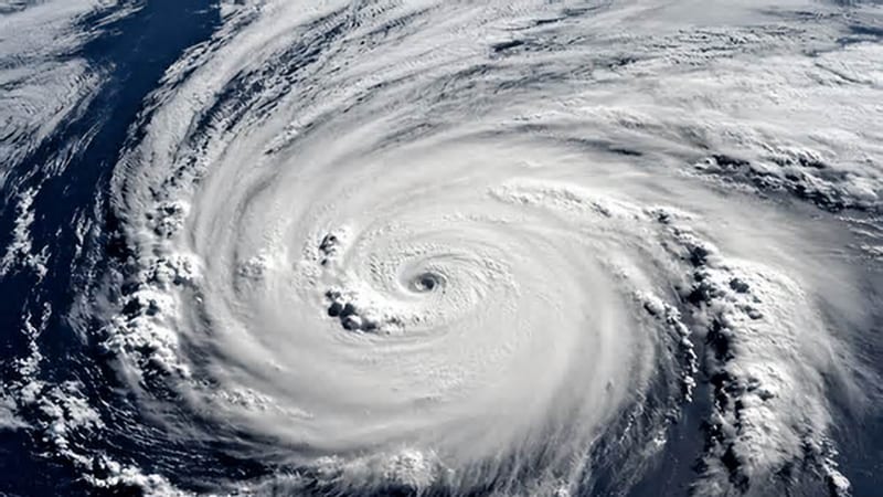 Typhoon Noul或 at 27日Landfall华Scoastal 