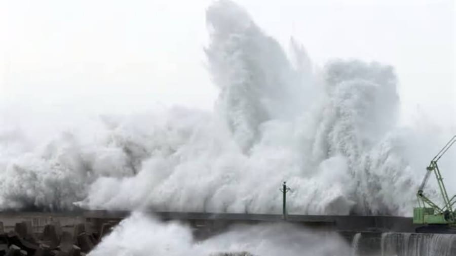 Typhoon CHAMPI Causes 1 Death and Nearly 100 Injuries in Taiwan; Classes and Businesses Suspended Across Most of the Island