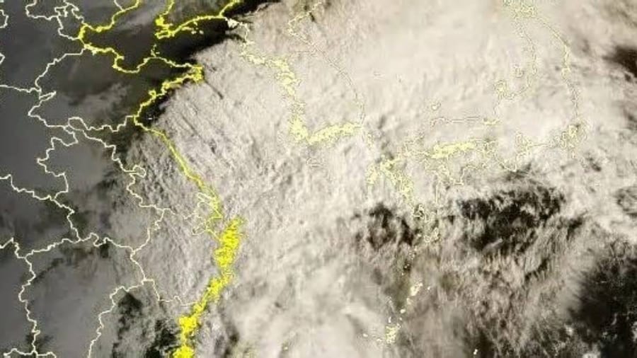 Typhoon CHAMPI weakens to typhoon strength and is about to enter the East China Sea